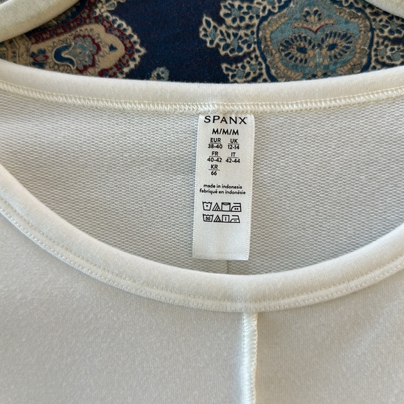 SPANX Perfect Length Top, Dolman 3/4 Sleeve
Powder / M - Picture 3 of 4